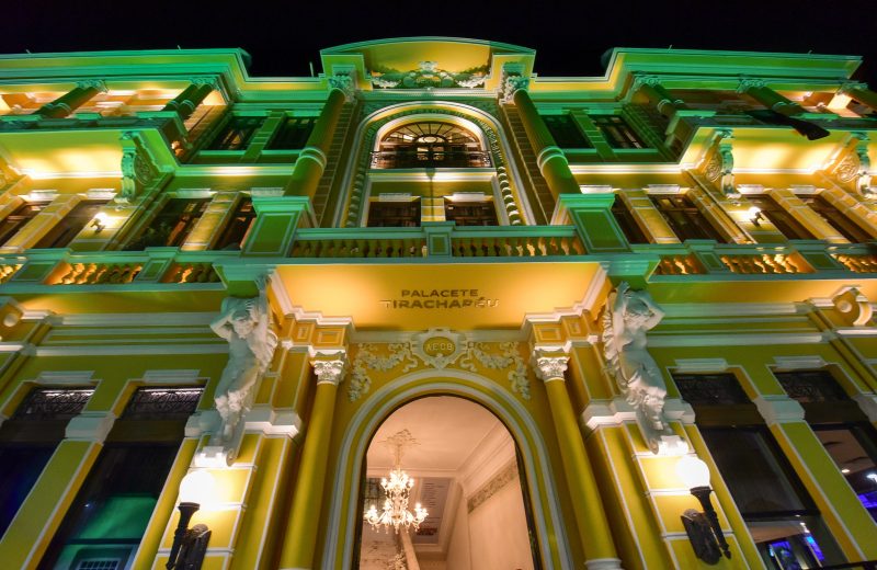 Palacete Tirachapéu revê o passado para conectar a Bahia com o futuro 3 | Brazil Economy Entrada principal do Palacete Tirachapéu, projetado em 1914 para abrigar a Associação dos Empregados do Comércio da Bahia