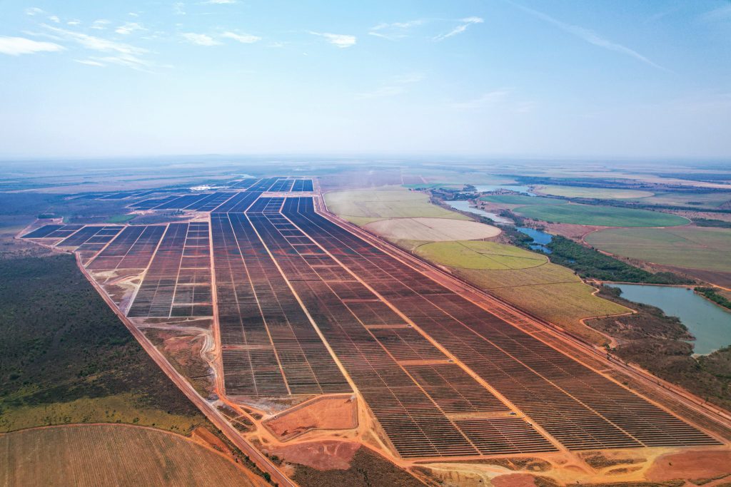 ArcelorMittal conclui parque solar de R$ 895 milhões em joint venture com Atlas Energy 1 | Brazil Economy Parque Luiz Carlos, de energia solar, em Paracatu (MG), tem produção prevista de 69 MW médios/ano e potência instalada de 269 MW
