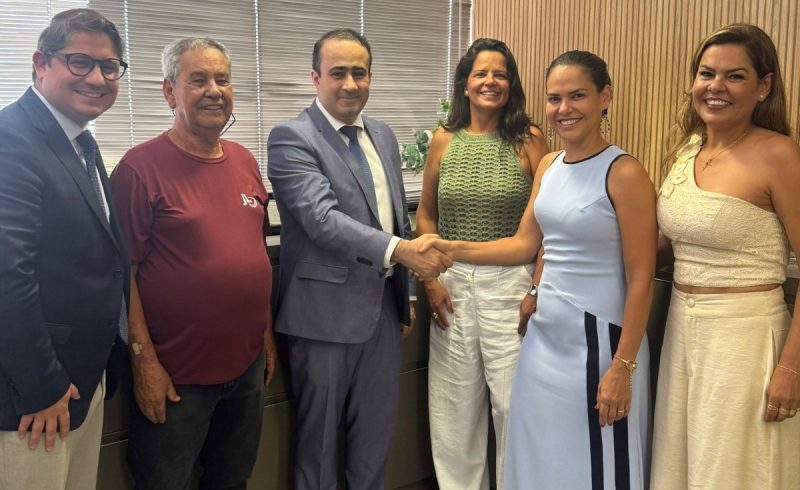 Da esquerda para a direita. Erich Hüttner, CEO da VSH Partners, José Lúcio Teixeira, fundador da JL Contabilidade, Gabriel Santana Vieira, CEO da nova holding contábil e Joana Darc Vilaça Teixeira, Patrícia Vilaça Teixeira e Renata Teixeira, sócias da JL Contabilidade