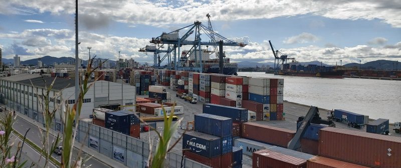 Ao longo do ano, a cidade somou US$ 16,3 bilhões em produtos vindos do exterior, resultado 2,6% superior a 2024