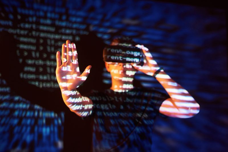 No caso da Wikipédia, a edição em groenlandês foi descontinuada para evitar traduções automáticas