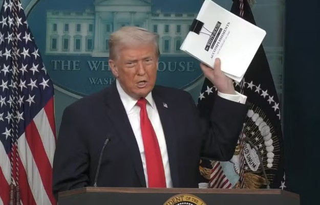 O rali ganhou intensidade após novas declarações do presidente dos Estados Unidos, Donald Trump, defendendo a aquisição da Groenlândia